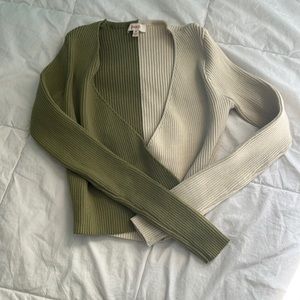 Beige and Green Top 💞